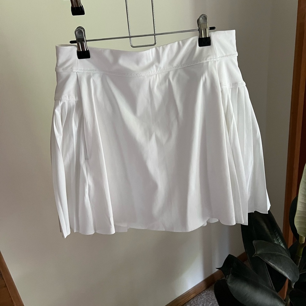 Athleta White Pleated Women’s Skort
